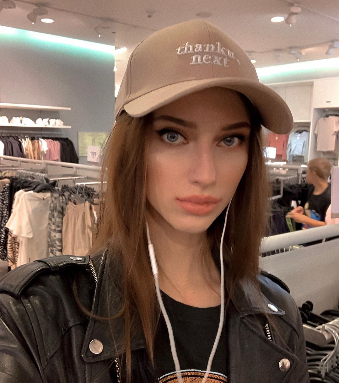 Лада привлекальеная девушка из Грозного цена от 3000 руб