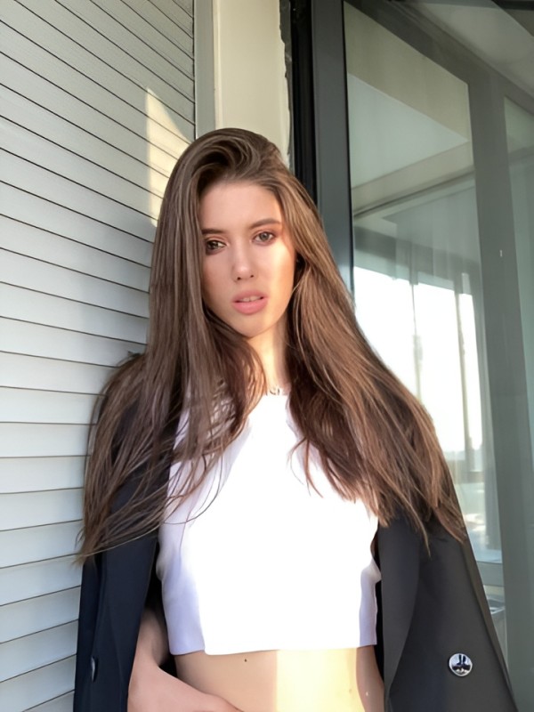 Лина привлекательная девушка из Грозного цена от 1500 руб