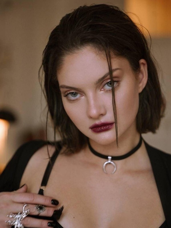 Эллочка привлекательная девушка из Грозного цена от 5000 руб